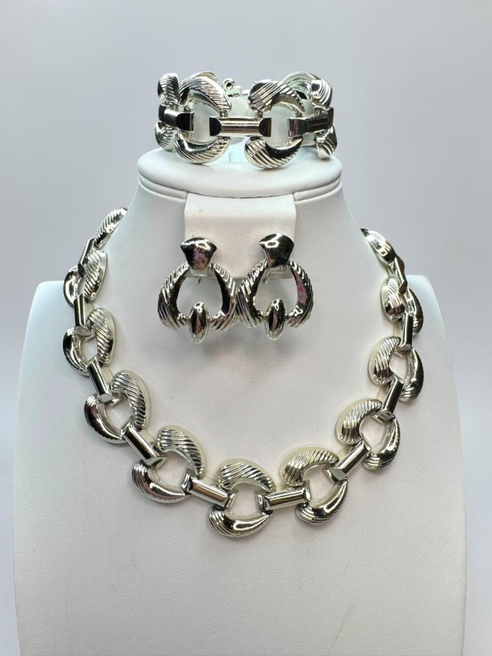 Silver Tone Textured Link Necklace Bracelet Earrings Set 1980s Vintage